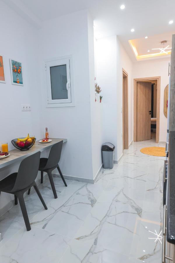 Zeos Finest Jacuzzi Suite Athens Exterior photo