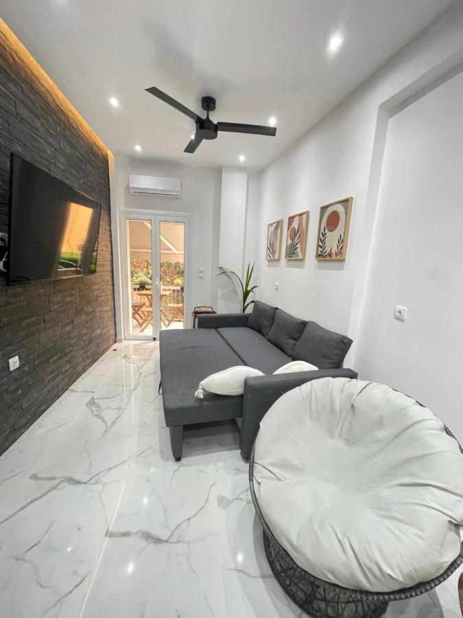 Zeos Finest Jacuzzi Suite Athens Exterior photo